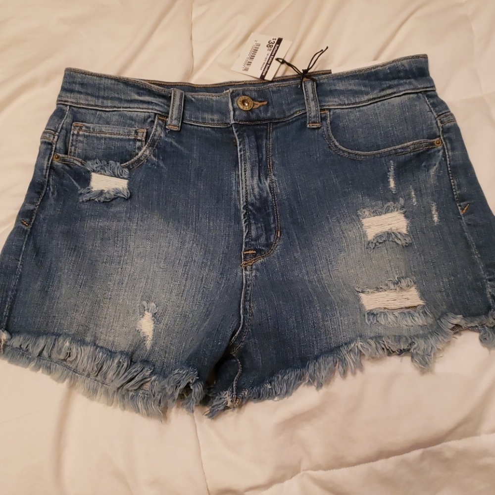 Sneak Peak shorts